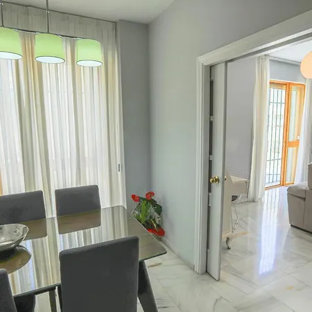 شقة Piso Triana, *