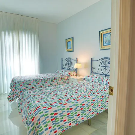 Piso Triana, * إشبيلية