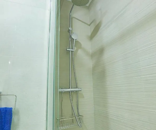 Piso Triana, 아파트 *